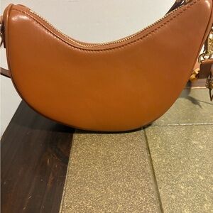 Elegant Tan Leather Shoulder Bag